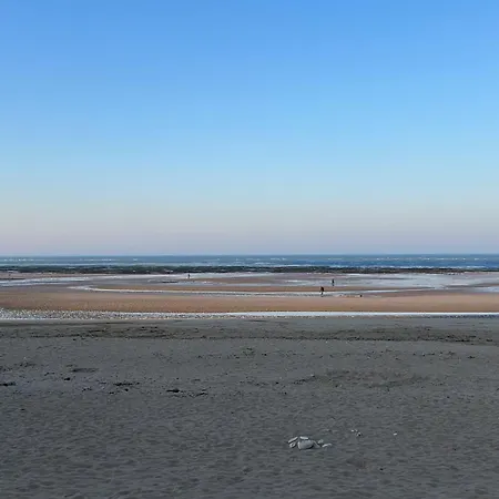 Petite Bulle De Mer, A Quelques Pas Du Rivage Lion-sur-Mer